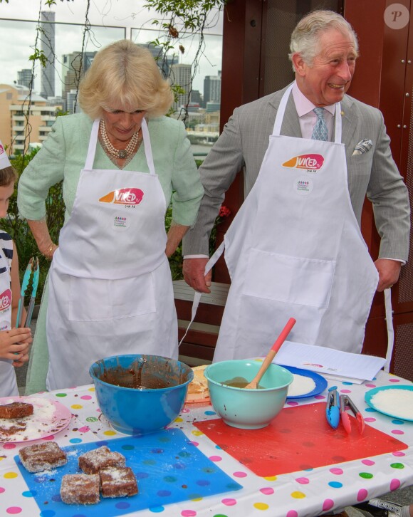 Le prince Charles et Camilla Parker Bowles, duchesse de Cornouailles, lors d'une cérémonie de bienvenue à Brisbane en Australie le 5 avril 2018, au début de leur visite officielle dans le cadre de la tenue des Jeux du Commonwealth 2018.