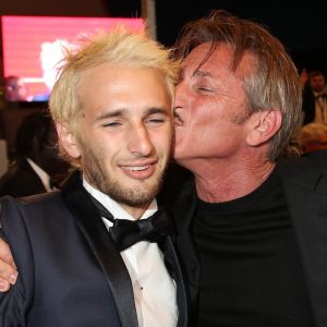 Sean Penn et ses enfants Hopper Jack Penn et Dylan Penn - Descente des marches du film "The Last Face" lors du 69e Festival International du Film de Cannes. Le 20 mai 2016. © Olivier Borde-Cyril Moreau/Bestimage