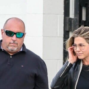 Jennifer Aniston à la sortie du salon de coiffure Balayage By Nancy Braun à Beverly Hills, le 5 avril 2018.