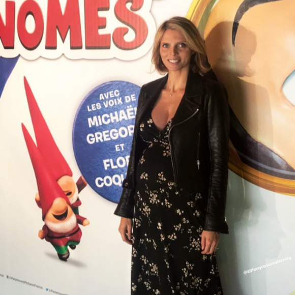 Sylvie Tellier enceinte et rayonnante pour assister à l'avant-première du film "Sherlock Gnomes" avec sa petite fille Margaux (4 ans).