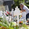 Exclusif - Jean-Claude Darmon est venu se recueillir sur la tombe de son ami Johnny Hallyday au cimetière marin de Lorient à Saint-Barthélemy le 15 mars 2018.