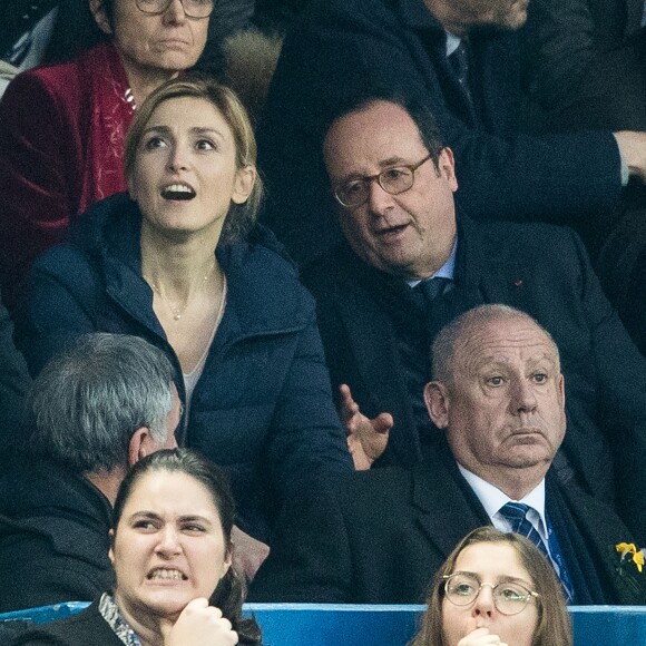 François Hollande et sa compagne Julie Gayet lors du tournoi des six nations de rugby, la France contre l'Angleterre au Stade de France à Saint-Denis, Seine Saint-Denis, France, le 10 mars 2018. © Cyril Moreau/Bestimage