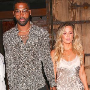 Khloé Kardashian et son compagnon Tristan Thompson quittent le restaurant TAO à Hollywood le 25 juin 2017.