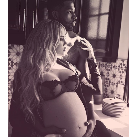 Khloé Kardashian (enceinte) et Tristan Thompson. Mars 2018.