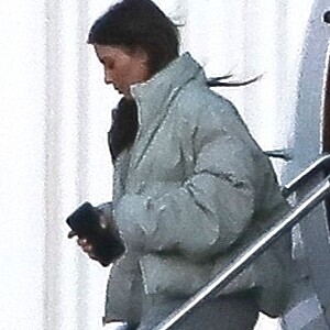 Khloe Kardashian vient d'accoucher d’une petite fille, Kim Kardashian et Kourtney Kardashian arrivent en jet privé à Van Nuys, le 12 avril 2018