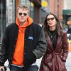 Exclusif - Emily Ratajkowski et son mari Sebastian Bear-McClard se baladent en amoureux dans les rues de New York, le 7 avril 2018