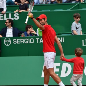 Novak Djokovic et son fils Stefan lors d'un tournoi caritatif au bénéfice de la fondation Prince Albert II en marge du tournoi de tennis Rolex Masters à Monte-Carlo le 14 avril 2018. L'événement sera retransmis sur l'émission "James Corden Tv Show" sur Sky UK. © Bruno Bebert / Bestimage