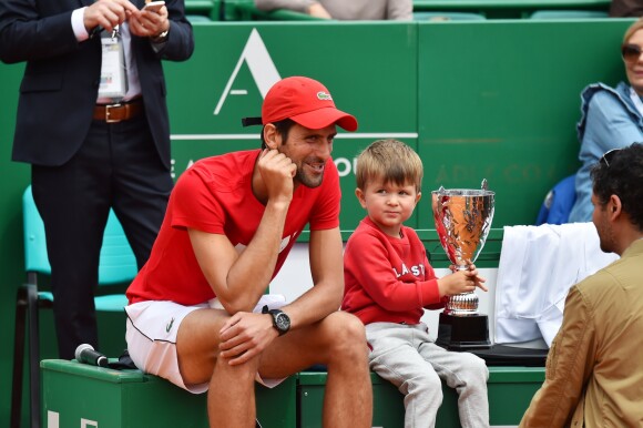 Novak Djokovic et son fils Stefan lors d'un tournoi caritatif au bénéfice de la fondation Prince Albert II en marge du tournoi de tennis Rolex Masters à Monte-Carlo le 14 avril 2018. L'événement sera retransmis sur l'émission "James Corden Tv Show" sur Sky UK. © Bruno Bebert / Bestimage