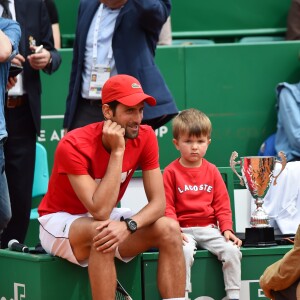 Novak Djokovic et son fils Stefan lors d'un tournoi caritatif au bénéfice de la fondation Prince Albert II en marge du tournoi de tennis Rolex Masters à Monte-Carlo le 14 avril 2018. L'événement sera retransmis sur l'émission "James Corden Tv Show" sur Sky UK. © Bruno Bebert / Bestimage