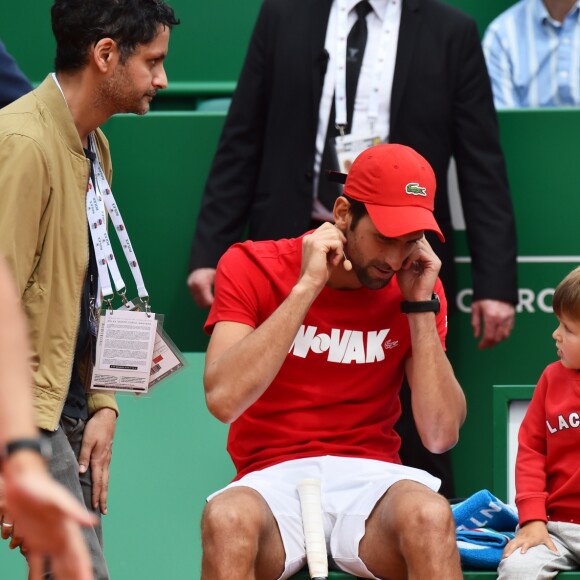 Novak Djokovic et son fils Stefan lors d'un tournoi caritatif au bénéfice de la fondation Prince Albert II en marge du tournoi de tennis Rolex Masters à Monte-Carlo le 14 avril 2018. L'événement sera retransmis sur l'émission "James Corden Tv Show" sur Sky UK. © Bruno Bebert / Bestimage