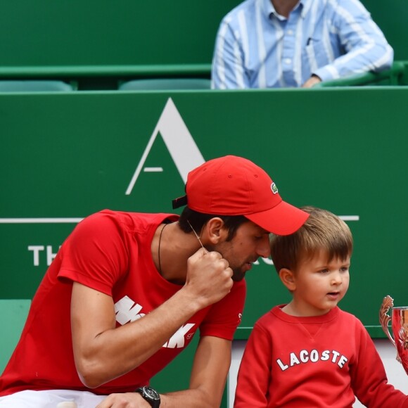 Novak Djokovic et son fils Stefan lors d'un tournoi caritatif au bénéfice de la fondation Prince Albert II en marge du tournoi de tennis Rolex Masters à Monte-Carlo le 14 avril 2018. L'événement sera retransmis sur l'émission "James Corden Tv Show" sur Sky UK. © Bruno Bebert / Bestimage