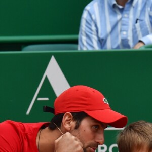 Novak Djokovic et son fils Stefan lors d'un tournoi caritatif au bénéfice de la fondation Prince Albert II en marge du tournoi de tennis Rolex Masters à Monte-Carlo le 14 avril 2018. L'événement sera retransmis sur l'émission "James Corden Tv Show" sur Sky UK. © Bruno Bebert / Bestimage