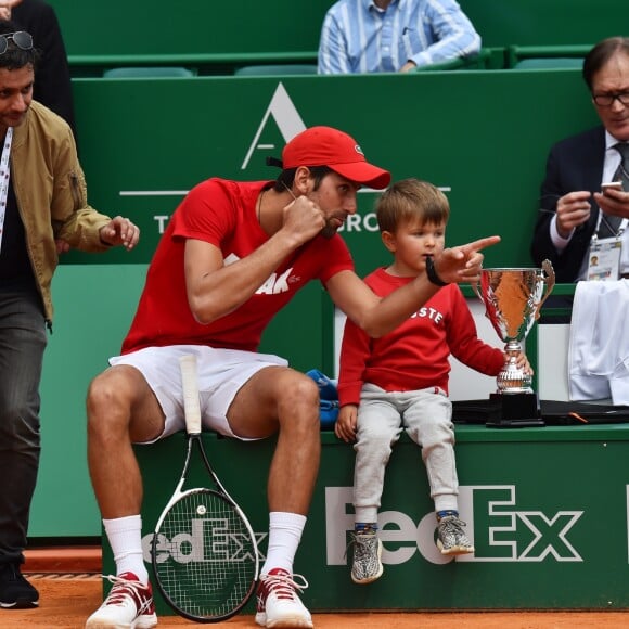 Novak Djokovic et son fils Stefan lors d'un tournoi caritatif au bénéfice de la fondation Prince Albert II en marge du tournoi de tennis Rolex Masters à Monte-Carlo le 14 avril 2018. L'événement sera retransmis sur l'émission "James Corden Tv Show" sur Sky UK. © Bruno Bebert / Bestimage