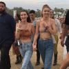 Exclusif - Les soeurs Gigi et Bella Hadid au festival de Coachella à Indio le 16 avril 2018.