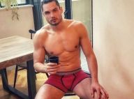 Florent Manaudou : Sexy en caleçon, il prend la pose relax...