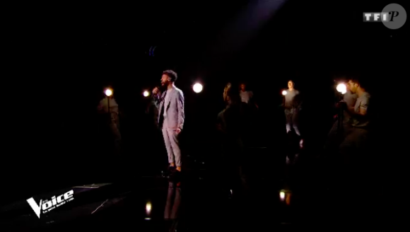 Hobbs dans The Voice 7 sur TF1 le 21 avril 2018.