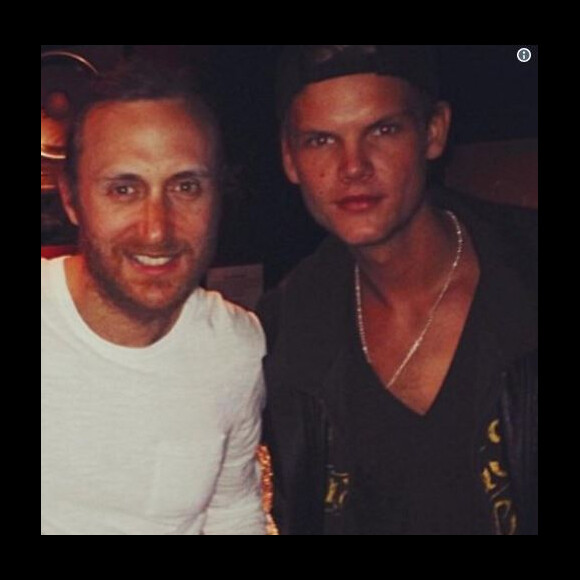 David Guetta a partagé cette photo de lui et Avicii sur Twitter pour rendre hommage au DJ, mort. Avril 2018.