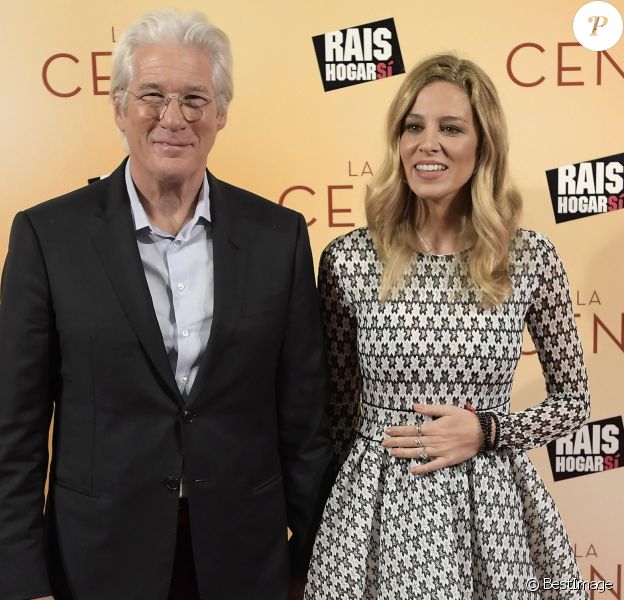 Richard Gere et sa compagne Alejandra Silva à la première de "The Dinner" au Capitol à Madrid le 11 decembre 2017.