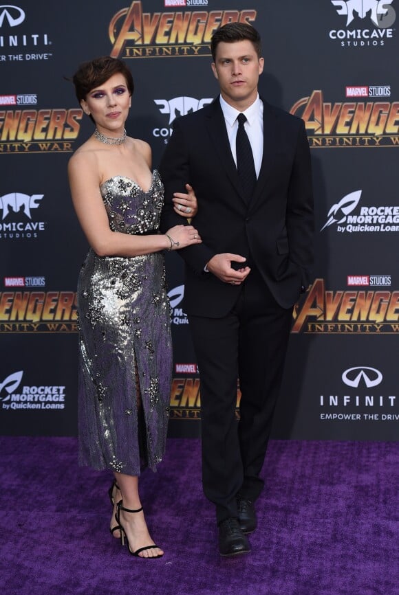 Scarlett Johansson (robe Erdem) et son compagnon Colin Jost à la première de 'Avengers: Infinity War' au théâtre El Capitan à Hollywood, le 23 avril 2018 © Chris Delmas/Bestimage