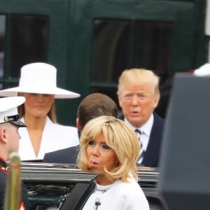 Le président américain Donald Trump, sa femme la Première Dame Melania Trump, le président de la République française Emmanuel Macron et sa femme la Première Dame Brigitte Macron (Trogneux) - Le couple présidentiel américain accueille le couple présidentiel français à la Maison Blanche à Washington, le 24 avril 2018. © Dominique Jacovides/Bestimage