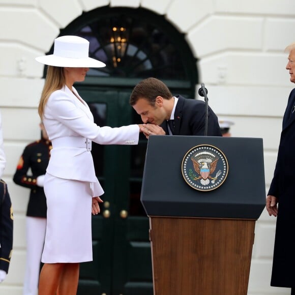 Le président américain Donald Trump, sa femme la Première Dame Melania Trump, le président de la République française Emmanuel Macron et sa femme la Première Dame Brigitte Macron (Trogneux) - Le couple présidentiel américain accueille le couple présidentiel français à la Maison Blanche à Washington, le 24 avril 2018. © Dominique Jacovides/Bestimage