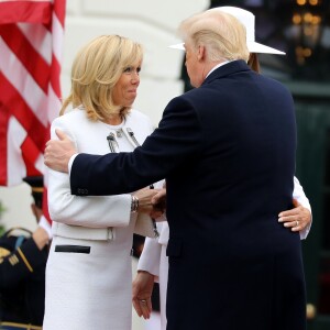 Le président américain Donald Trump, sa femme la Première Dame Melania Trump et la Première Dame française Brigitte Macron (Trogneux) - Le couple présidentiel américain accueille le couple présidentiel français à la Maison Blanche à Washington, le 24 avril 2018. © Dominique Jacovides/Bestimage