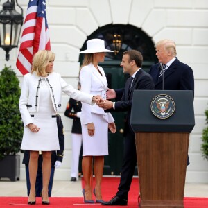 Le président américain Donald Trump, sa femme la Première Dame Melania Trump, le président de la République française Emmanuel Macron et sa femme la Première Dame Brigitte Macron (Trogneux) - Le couple présidentiel américain accueille le couple présidentiel français à la Maison Blanche à Washington, le 24 avril 2018. © Dominique Jacovides/Bestimage