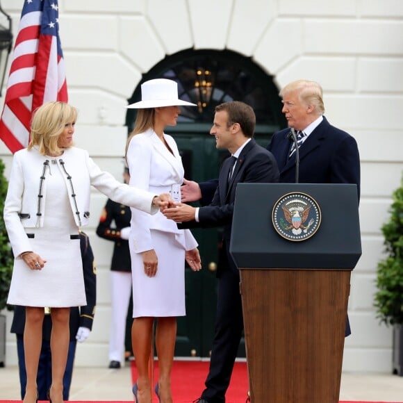 Le président américain Donald Trump, sa femme la Première Dame Melania Trump, le président de la République française Emmanuel Macron et sa femme la Première Dame Brigitte Macron (Trogneux) - Le couple présidentiel américain accueille le couple présidentiel français à la Maison Blanche à Washington, le 24 avril 2018. © Dominique Jacovides/Bestimage