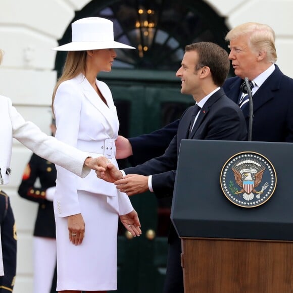 Le président américain Donald Trump, sa femme la Première Dame Melania Trump, le président de la République française Emmanuel Macron et sa femme la Première Dame Brigitte Macron (Trogneux) - Le couple présidentiel américain accueille le couple présidentiel français à la Maison Blanche à Washington, le 24 avril 2018. © Dominique Jacovides/Bestimage