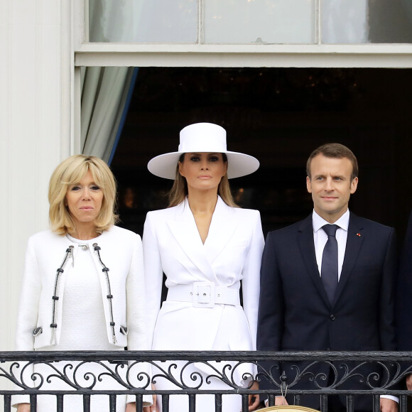 La Première Dame américaine Melania Trump, le président de la République française Emmanuel Macron et sa femme la Première Dame Brigitte Macron (Trogneux) - Le couple présidentiel américain accueille le couple présidentiel français à la Maison Blanche à Washington, le 24 avril 2018. © Dominique Jacovides/Bestimage