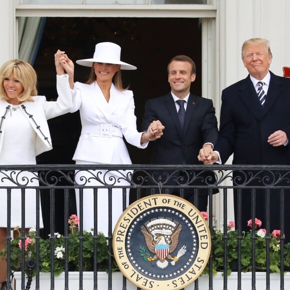 Le président américain Donald Trump, sa femme la Première Dame Melania Trump, le président de la République française Emmanuel Macron et sa femme la Première Dame Brigitte Macron (Trogneux) - Le couple présidentiel américain accueille le couple présidentiel français à la Maison Blanche à Washington, le 24 avril 2018. © Dominique Jacovides/Bestimage