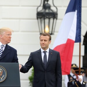 Le président américain Donald Trump, sa femme la Première Dame Melania Trump, le président de la République française Emmanuel Macron et sa femme la Première Dame Brigitte Macron (Trogneux) - Le couple présidentiel américain accueille le couple présidentiel français à la Maison Blanche à Washington, le 24 avril 2018. © Dominique Jacovides/Bestimage