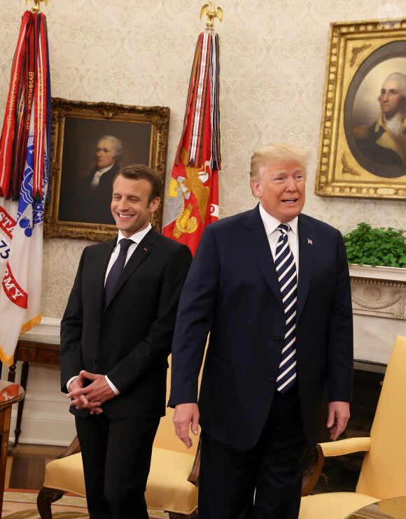 Le président américain Donald Trump et le président de la République française Emmanuel Macron dans le bureau ovale de la Maison Blanche à Washington, le 24 avril 2018. © Diominique Jacovides/Bestimage