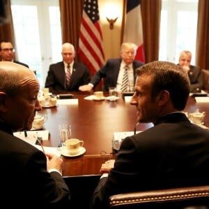 Le président de la République française Emmanuel Macron, Gérard Collomb, ministre de l'Intérieu et Nicole Belloubet, Garde des Sceaux, ministre de la Justice sont assis à la table du président américain Donald Trump et Mike Pence, vice-président des États-Unis lors d'une réunion à la Maison Blanche à Washington, le 24 avril 2018. © Dominique Jacovides/Bestimage