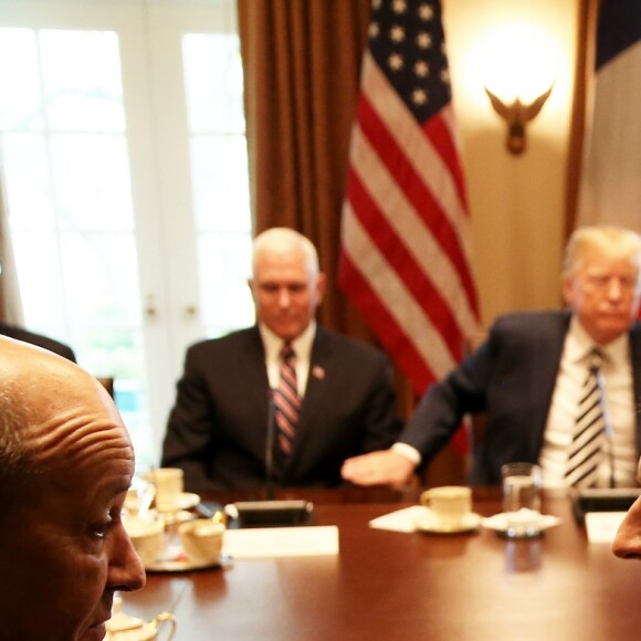 Le président de la République française Emmanuel Macron, Gérard Collomb, ministre de l'Intérieu et Nicole Belloubet, Garde des Sceaux, ministre de la Justice sont assis à la table du président américain Donald Trump et Mike Pence, vice-président des États-Unis lors d'une réunion à la Maison Blanche à Washington, le 24 avril 2018. © Dominique Jacovides/Bestimage