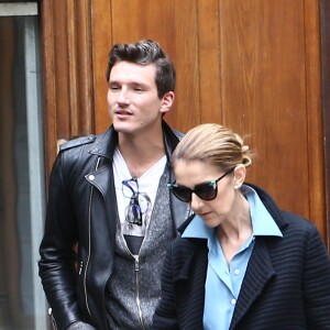 Exclusif - Céline Dion et son danseur Pepe Munoz sont allés déjeuner au restaurant italien Paparazzi au square de l'Opéra-Louis Jouvet et sont ensuite allés faire du shopping chez Dior avenue Montaigne et chez Balmain rue François 1er avant de revenir à l'hôtel Royal Monceau à Paris, France, le 8 août 2017.