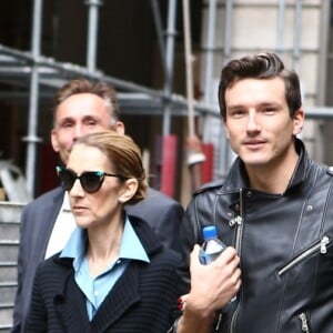 Exclusif - Céline Dion et son danseur Pepe Munoz sont allés déjeuner au restaurant italien Paparazzi au square de l'Opéra-Louis Jouvet et sont ensuite allés faire du shopping chez Dior avenue Montaigne et chez Balmain rue François 1er avant de revenir à l'hôtel Royal Monceau à Paris, France, le 8 août 2017.