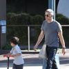 Olivier Martinez se promène avec son fils Maceo à Los Angeles, le 25 avril 2018.
