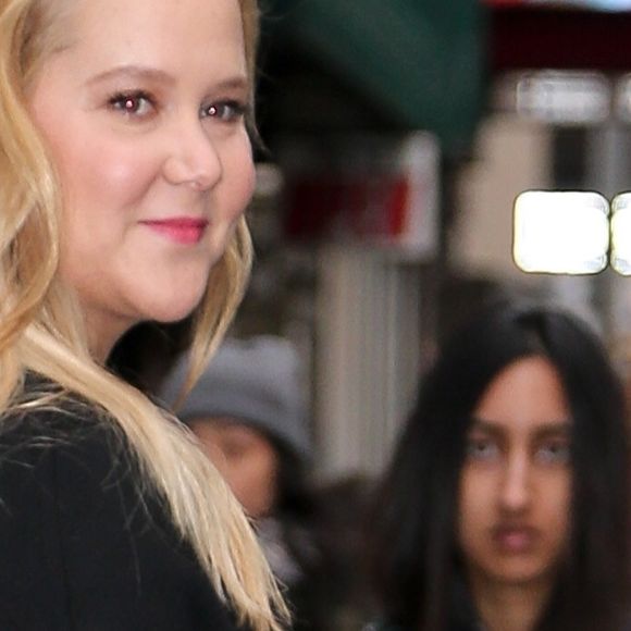 Amy Schumer à la sortie des studios de l'émission "The Late Show with Stephen Colbert" à New York, le 9 avril 2018.