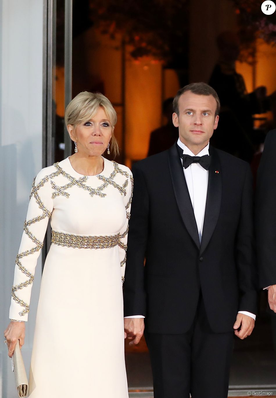 Le président de la République française Emmanuel Macron et sa femme la ...
