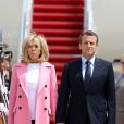 Cérémonie d'accueil - Le président Emmanuel Macron et sa femme Brigitte Macron (Trogneux) arrivent aux Etats-unis pour une visite d'état de trois jours sur la base aérienne d'Andrews dans le Maryland le 23 avril 2018. © Dominique Jacovides/Bestimage