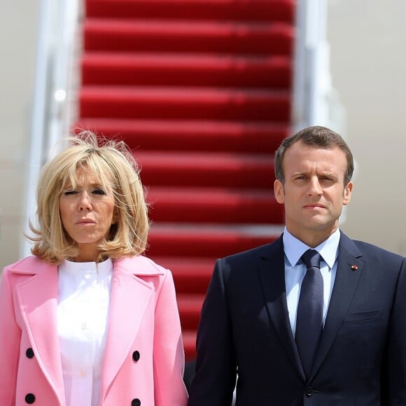 Cérémonie d'accueil - Le président Emmanuel Macron et sa femme Brigitte Macron (Trogneux) arrivent aux Etats-unis pour une visite d'état de trois jours sur la base aérienne d'Andrews dans le Maryland le 23 avril 2018. © Dominique Jacovides/Bestimage