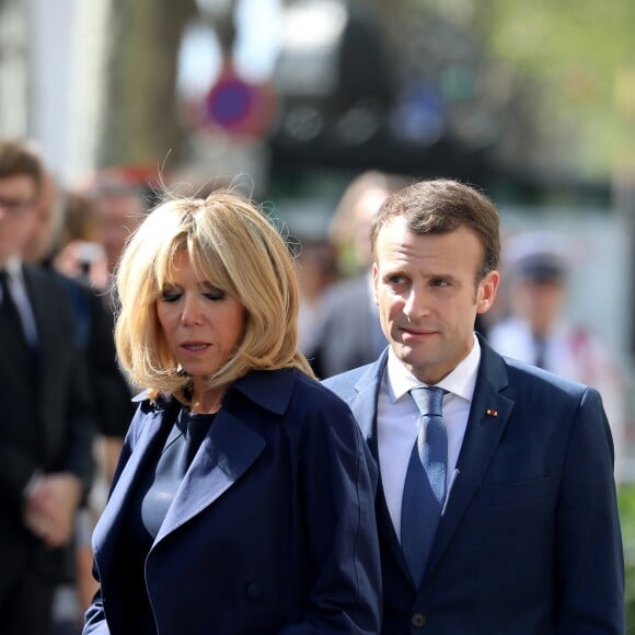 Le président Emmanuel Macron et sa femme Brigitte Macron (Trogneux) lors de l'hommage à Xavier Jugelé, un policier tué sur les Champs Elysées, à Paris le 20 avril 2018. Une plaque a été dévoilée. © Dominique Jacovides / Bestimage