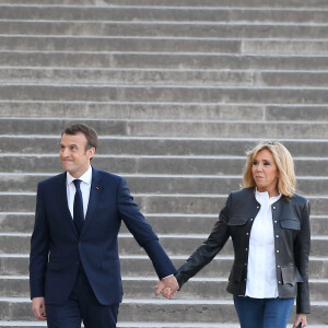 Le président de la République Emmanuel Macron et sa femme la Première Dame Brigitte Macron (Trogneux) arrivent au palais de Chaillot, à Paris, France, le 15 avril 2018. Le président de la République est l'invité de BFMTV, RMC et Mediapart pour une grande interview en direct par les journaliste J.J.Bourdin, pour BFMTV et RMC, et E.Plenel, directeur de Mediapart. © Dominique Jacovides/Bestimage