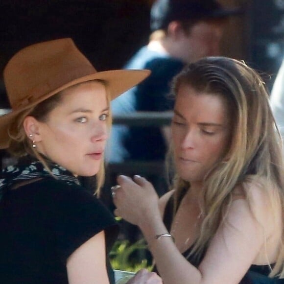 Exclusif - Amber Heard déjeune avec une amie à Los Feliz le 14 avril 2018.