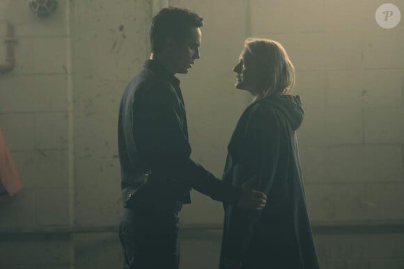 Max Minghella et Elisabeth Moss dans la saison 2 de "The Handmaid's Tale : La Servante écarlate", diffusion en mai 2018 sur OCS.