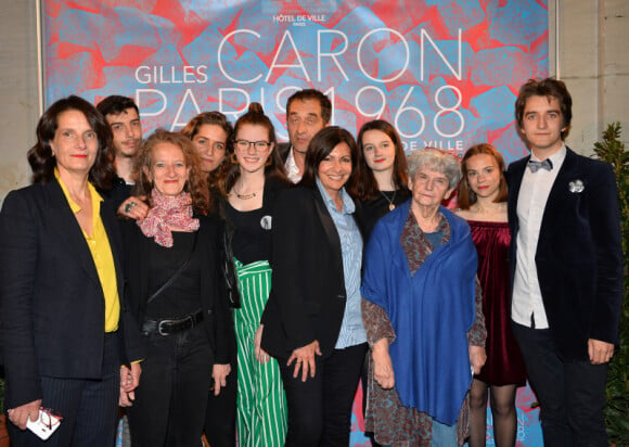 Exclusif - Anne Hidalgo et la famille Caron - Vernissage de l'exposition du photographe Gilles Caron à la Mairie de Paris le 3 mai 2017. © Veeren/Bestimage

