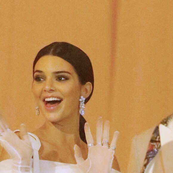 Kendall Jenner et Bella Hadid à l'ouverture de l'exposition "Corps célestes : Mode et imagerie catholique" pour le Met Gala à New York, le 7 mai 2018.