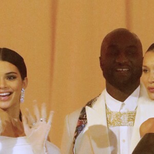 Kendall Jenner et Bella Hadid à l'ouverture de l'exposition "Corps célestes : Mode et imagerie catholique" pour le Met Gala à New York, le 7 mai 2018.