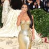 Kim Kardashian en Versace à l'ouverture de l'exposition "Corps célestes : Mode et imagerie catholique" pour le Met Gala à New York, le 7 mai 2018.